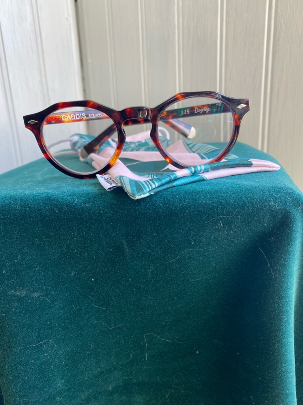 Caddis Eye Appliances Tortoiseshell Round Reading Glasses - Dogleg 1.25